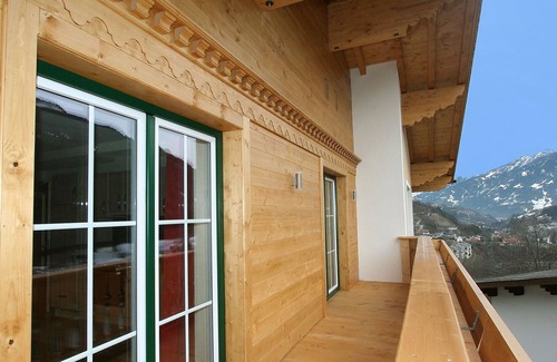 Pians Apartment | Beautiful apartment for 8 guests with WIFI, TV, balcony and parking