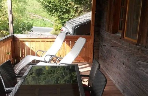 Reckingen Apartment | Beautiful apartment for 4 people with WIFI, TV, balcony, pets allowed and parking