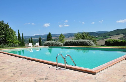 Il Poggio Apartment | Beautiful apartment for 4 guests with pool, WIFI, TV, pets allowed, panoramic view and parking