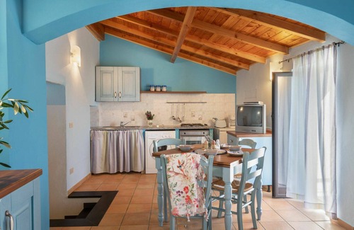 Vasia Apartment | Beautiful apartment for 4 people with WIFI, TV, balcony, pets allowed and parking