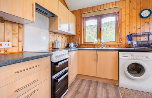 Glen Urquhart House | Beautiful apartment in villa for 6 guests with WIFI, TV, pets allowed and parking