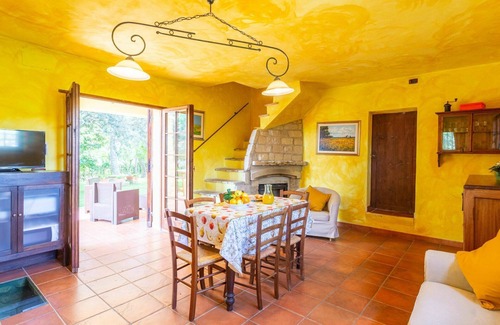 Casalbordino House | Beautiful apartment in villa for 12 people with WIFI, pool, TV, patio, pets allowed and parking