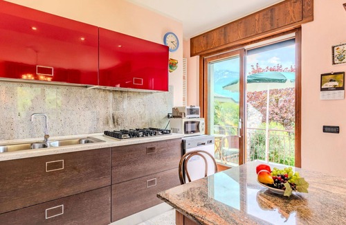 Gera Lario Apartment | Beautiful apartment for 4 people with WIFI, TV, patio, pets allowed and parking