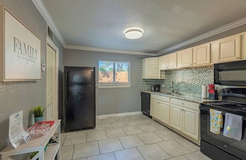 Mahncke Park Apartment | Beautiful Apartment @ The Botanical Gardens #6