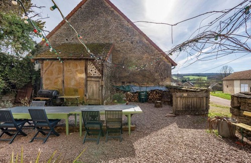 Beurizot House | Beautiful artist's house in canalside village