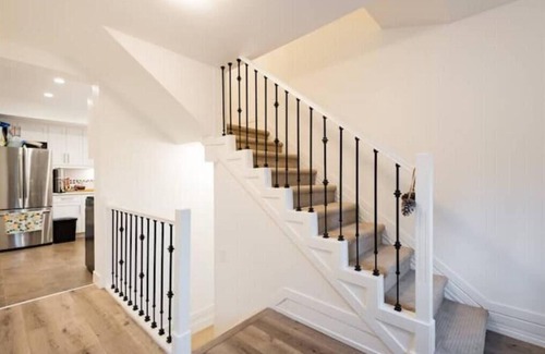 East Side House | Beautiful Artsy 3-bedroom Vancouver House, near Commercial Drive-Trout Lake!