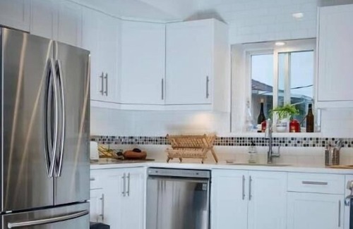 East Side House | Beautiful Artsy 3-bedroom Vancouver House, near Commercial Drive-Trout Lake!