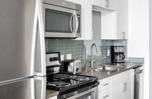 Old Ballard Apartment | Beautiful Ballard 1BR w/W/D, BBQ & Gym, near Waterfront, by Blueground