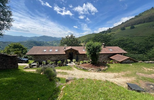 Elgorriaga House | Beautiful Basque cottage for 12 with large grounds and hiking in Elgorriaga