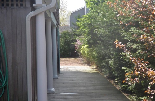 Avon House | Beautiful Bay Header with pool + free beach shoot with Hartshorn Portraiture!