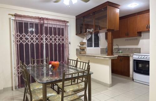 Salinas House | Beautiful beachfront house in Ballenita in a closed community