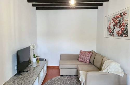 Caldas da Rainha Bed & Breakfast | Beautiful bnb with tranquil gardens offering well appointed rooms.