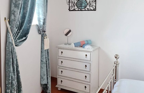 Caldas da Rainha Bed & Breakfast | Beautiful bnb with tranquil gardens offering well appointed rooms.