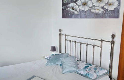 Caldas da Rainha Bed & Breakfast | Beautiful bnb with tranquil gardens offering well appointed rooms.