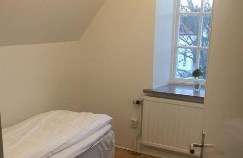 Tingstade Apartment | Beautiful building from 1824. Close to the lake