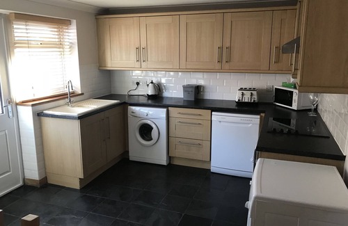 Ramsden Heath House | Beautiful Bungalow adjacent to fishing lake