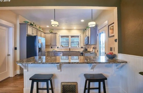 McMinnville House | Beautiful Bungalow On 7th *No Cleaning Fee*