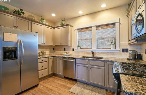 McMinnville House | Beautiful Bungalow On 7th *No Cleaning Fee*