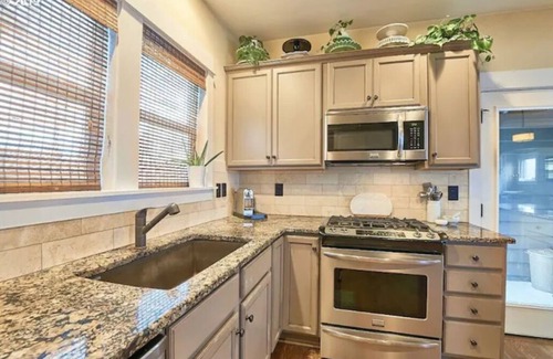 McMinnville House | Beautiful Bungalow On 7th *No Cleaning Fee*