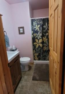 East Kootenay Ski Chalet | Beautiful Cabin near Radium Hot Springs with private hot tub