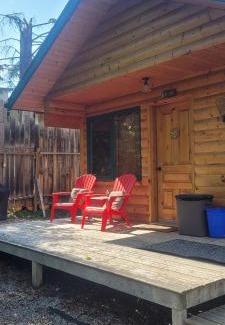 East Kootenay Ski Chalet | Beautiful Cabin near Radium Hot Springs with private hot tub