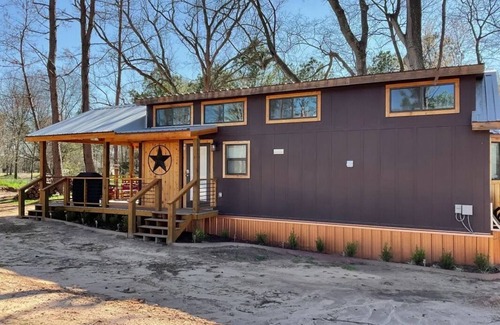 Mount Vernon Cabin | Beautiful Cabin Located in the Piney Woods of East Texas - 1 Bedroom/Double Loft