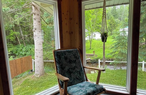 Sainte-Claire Ski Chalet | Beautiful chalet near a stream for a calm and quite retreat