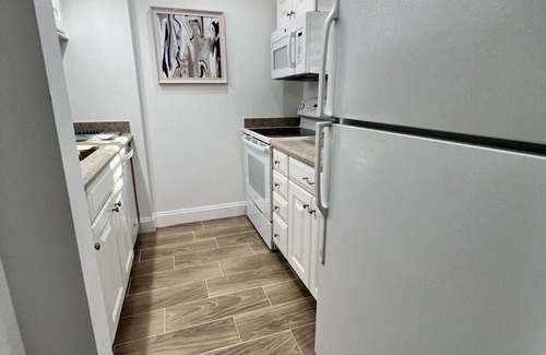 Hunt Club Cottage | Beautiful Cottage located inside PGA National