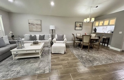 Hunt Club Cottage | Beautiful Cottage located inside PGA National