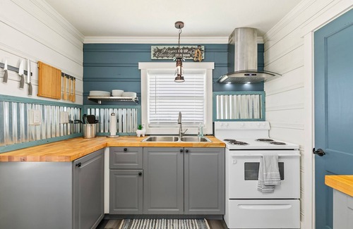 Surfside Beach House | Beautiful coastal home recently renovated and ready for travelers