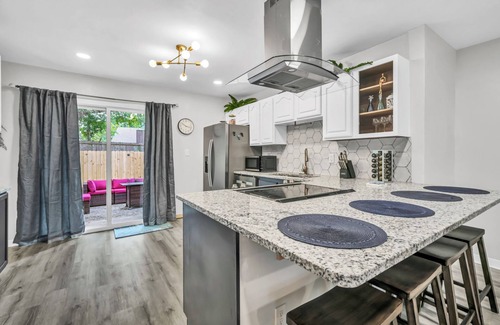 Gulf Breeze House | Beautiful Coastal Home 10 Minutes from Pensacola Beach! SuperHost 1k+ Reviews