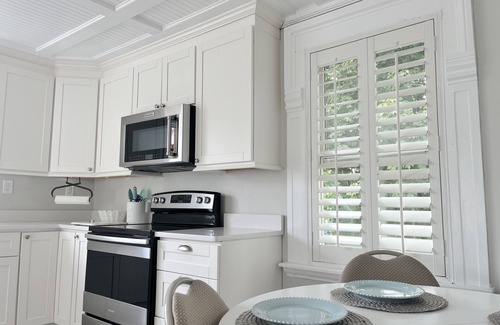 Wakefield House | Beautiful condo next to commuter rail into Boston