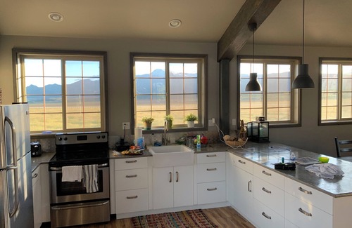 New Harmony House | Beautiful contemporary Loft House above barn. Fabulous views of Kolob Canyon.