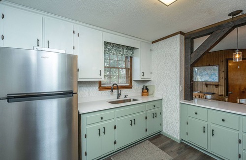 Cross House | Beautiful Cottage between Lake Moultrie and Lake Marion