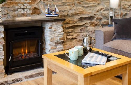Truro House | Beautiful Cottage nr Perranporth Private Parking