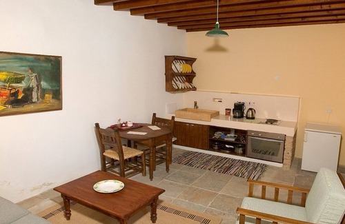 Choirokoitia Apartment | Beautiful Country House Apartment with A/C, WiFi & Pool in the Historical Village of Choirokoitia
