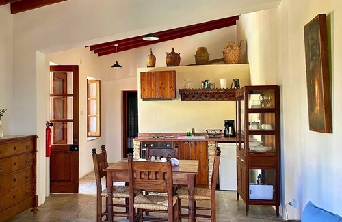 Choirokoitia Villa | Beautiful Country House with A/C, WiFi and Shared Pool in the Historical Village of Choirokoitia