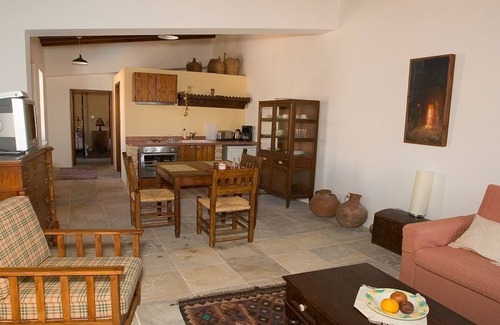 Choirokoitia Villa | Beautiful Country House with A/C, WiFi and Shared Pool in the Historical Village of Choirokoitia