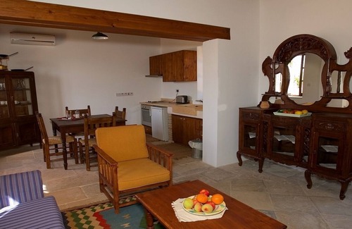 Choirokoitia Villa | Beautiful Country House with A/C, WiFi and Shared Pool in the Historical Village of Choirokoitia