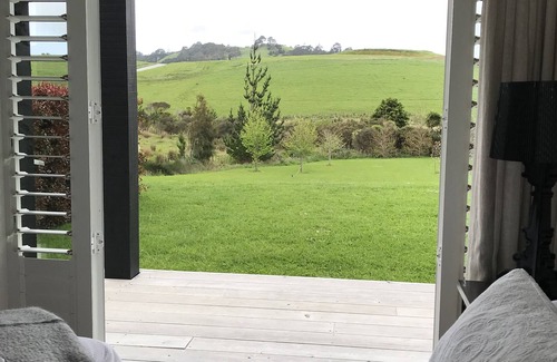 Matakana House | Beautiful Country Property close to the famous Matakana Village and Omaha Beach