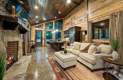 Pickens Cabin | Beautiful Couples Cabin nestled in the woods