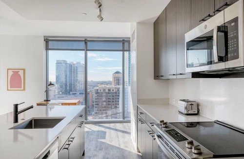 Waller Creek District Apartment | Beautiful Downtown 2BR w/Lounge, Deck, W/D & Pool, by Blueground