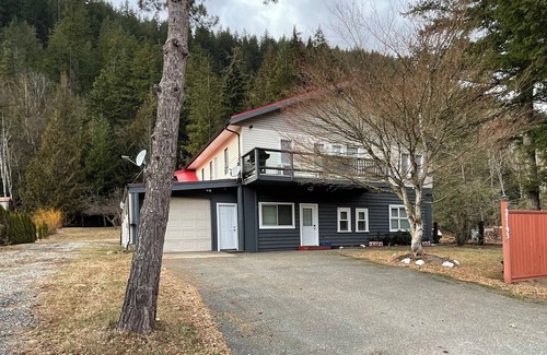 Laidlaw House | Beautiful Entire Suite 2 Bedroom Vancouver-Hope, BC