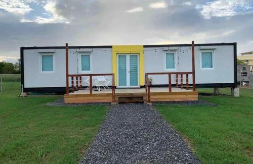 Jobos House | Beautiful equipped container house located in a quitcozy place- 5 min from beach