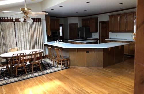 Whitsett House | Beautiful Executive Home Minutes away from Greensboro, Highpoint, Burlington