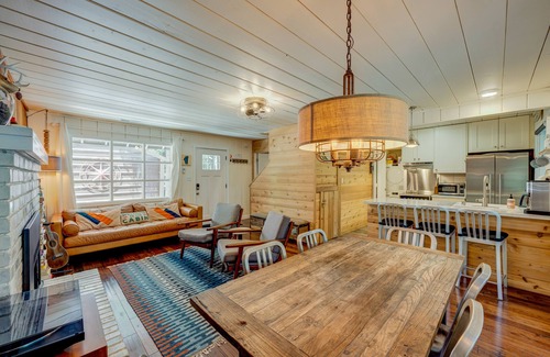 Tahoe Pines Cabin | Beautiful family and dog-friendly cabin with gas fireplace, puzzles & games