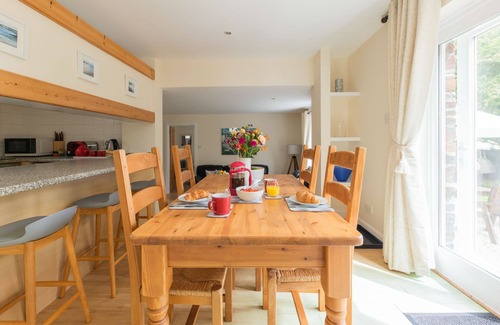 Saltash Cottage | Beautiful family/dog friendly cottage - rural setting & Country Club membership.