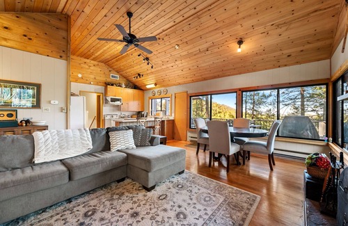 Prescott House | Beautiful forest retreat with stunning views
