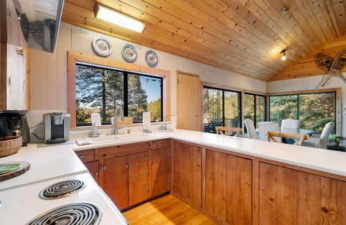 Prescott House | Beautiful forest retreat with stunning views