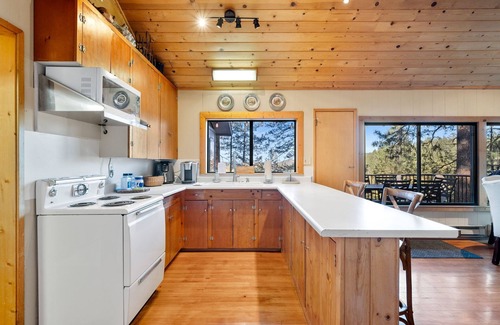Prescott House | Beautiful forest retreat with stunning views